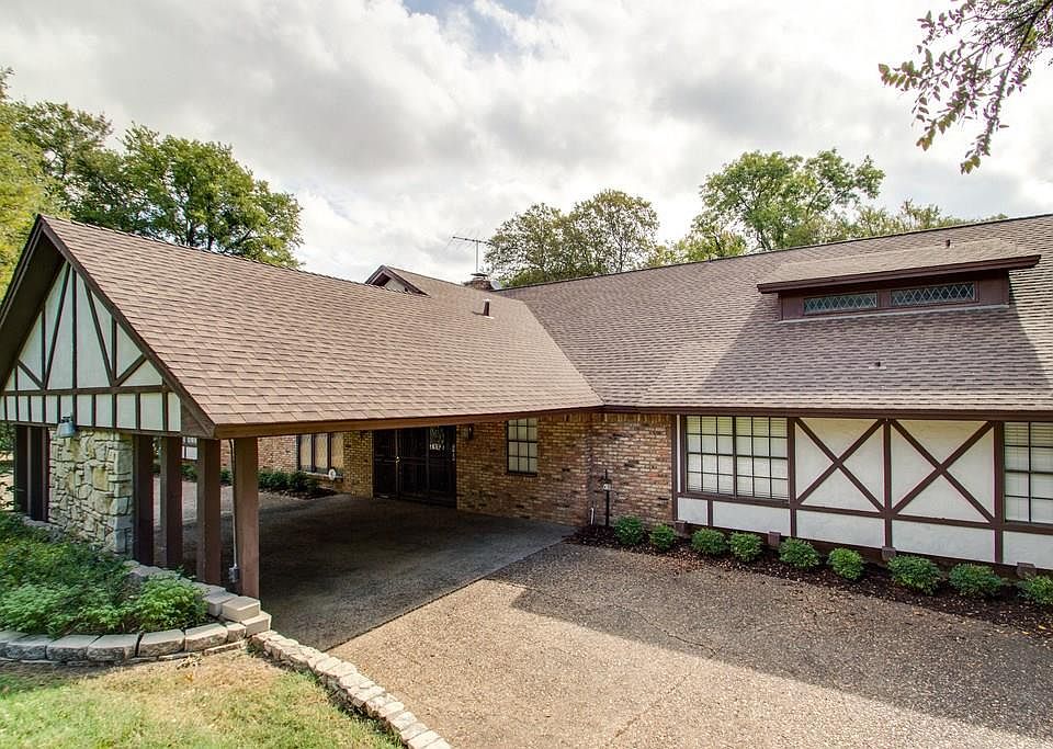 1st image of 513 Oak Hollow Ln