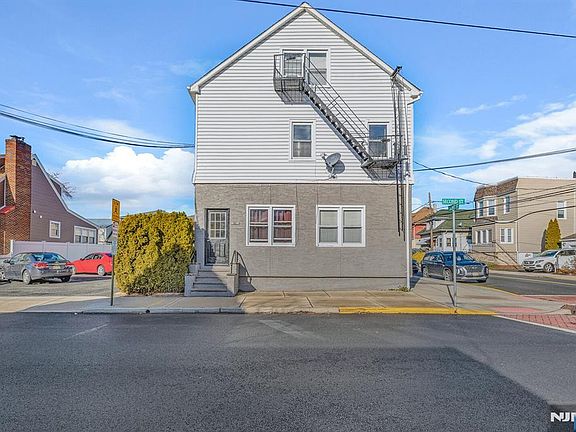 2nd image of 781 2nd St