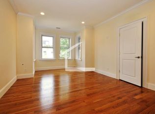 72 Browne St #1B, Brookline, MA 02446