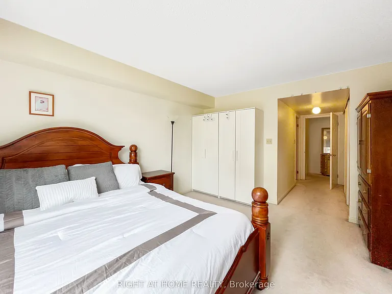 24 Wellesley St W #1113 — Photo 6