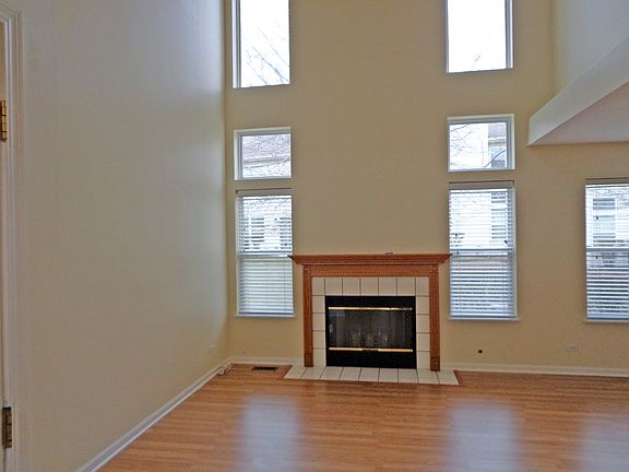 4th image of 1041 Huntington Dr