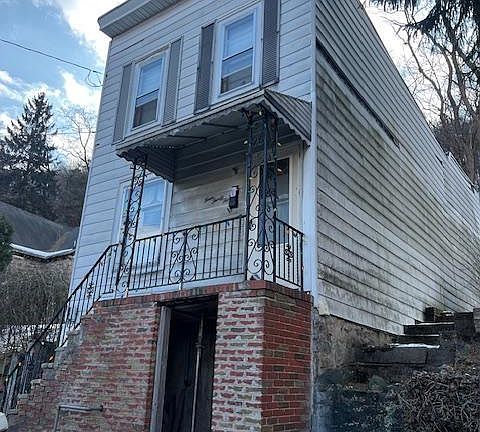 2nd image of 435 Hotel St