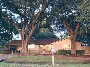 1401 Palm Dr, Winnie, TX 77665