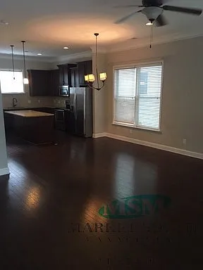 1705 Lincoln St — Photo 3