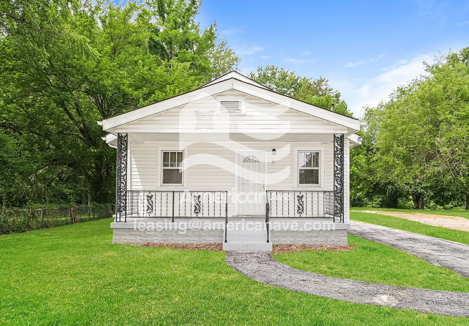 2 bed, 1.0 bath, 837 sqft, $1,240 — Photo 1