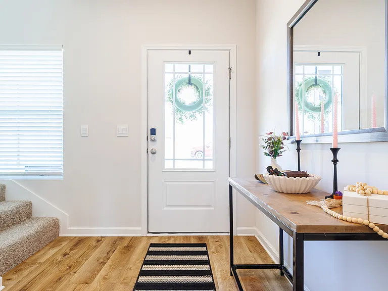 2082 Tottenham Dr — Photo 3