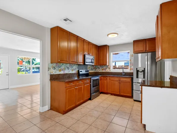 775 Snead Cir, West Palm Beach, FL 33413