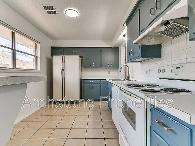 4508 NW 26th St — Photo 20
