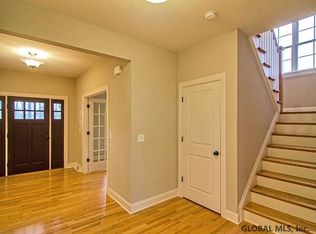 33 Walden Cir, Saratoga Springs, NY 12816