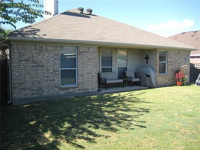 2nd image of 2325 Collier Dr