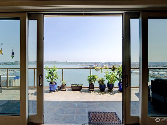 5th image of 207 Broadway #700