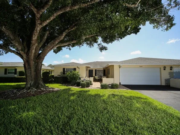 7069 W Country Club Dr N, Sarasota, FL 34243