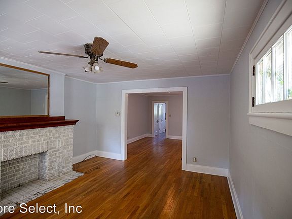 3rd image of 2581 East Ave