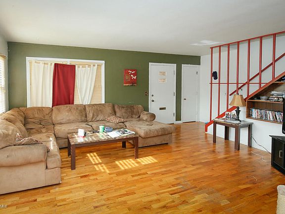 3rd image of 2509 Portage St