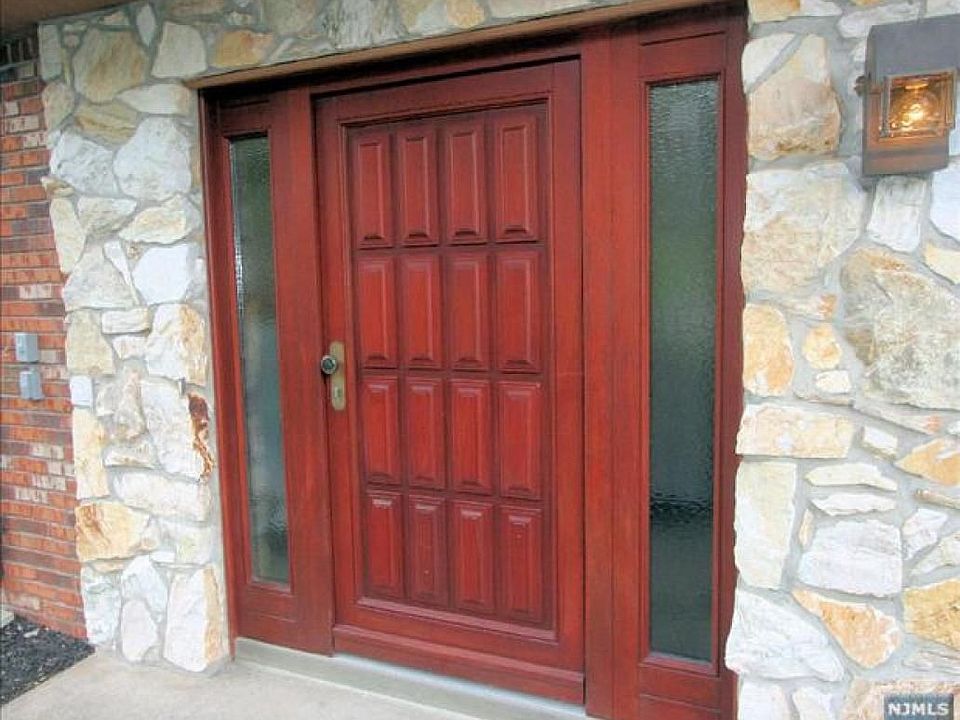2nd image of 7 Brook Way