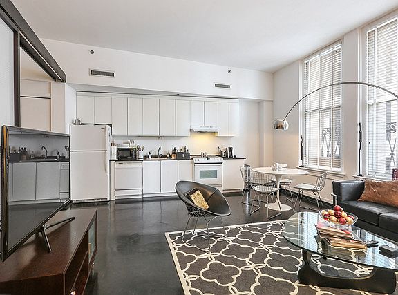 5th image of 334 Carondelet St APT 305