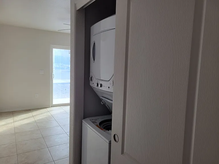 2544 Hillview Dr — Photo 11