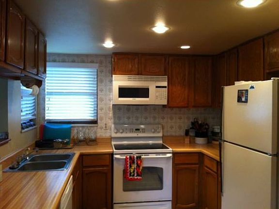 Fully Applianced Kitchen