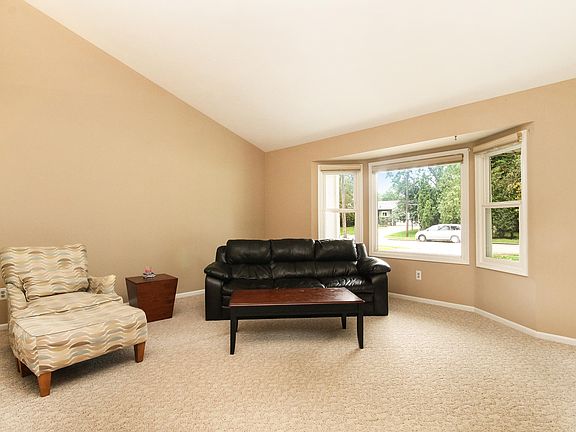 5th image of 3615 Yellowstone Dr SW