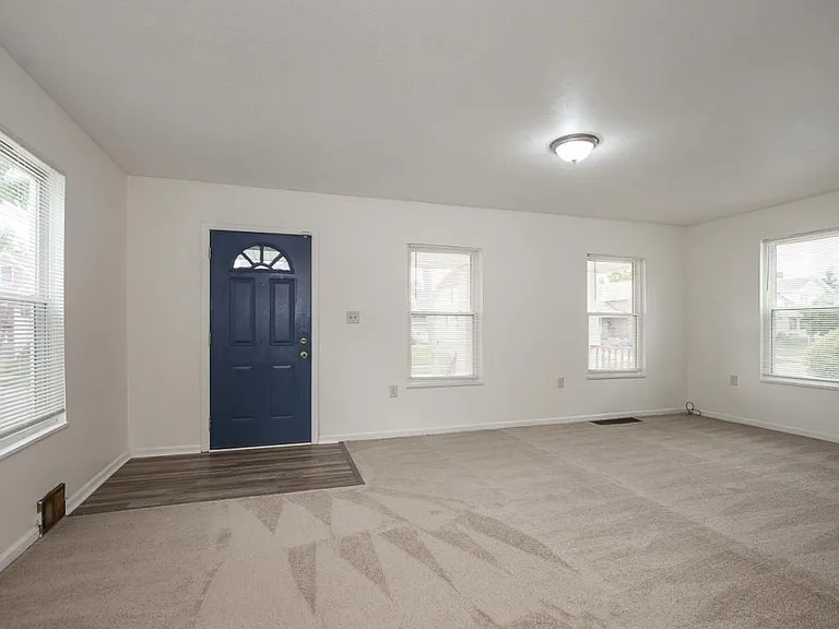 18619 Arrowhead Ave — Photo 5