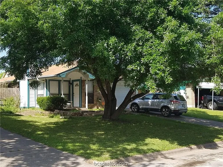 1102 Weatherly Dr — Photo 3