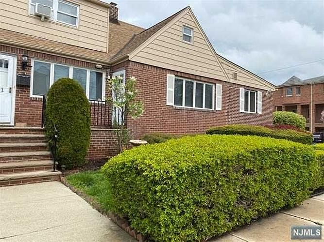1st image of 451 Shannon Pl
