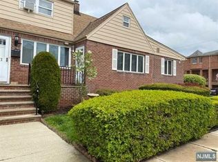 451 Shannon Pl, Cliffside Park, NJ 07010
