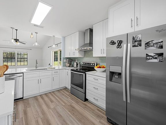 2nd image of 1033 Boulevard De La Parisienne