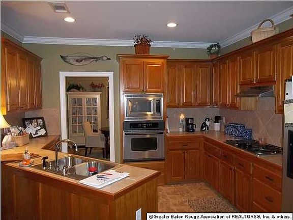 4th image of 364 E Brusly Oaks Dr