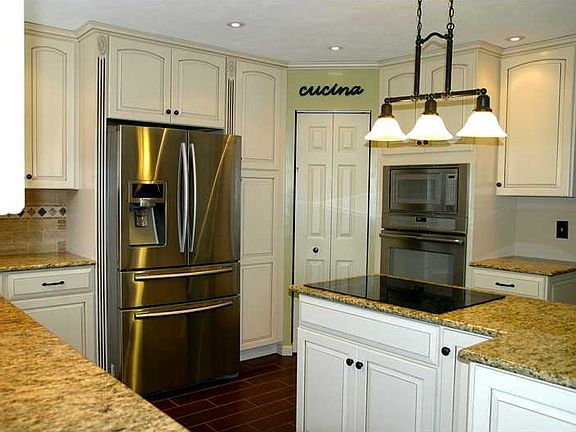 5th image of 111 Woodbine Dr