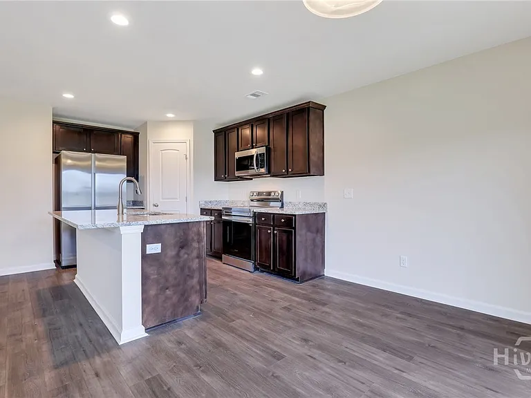 211 Vinesville Ct — Photo 9