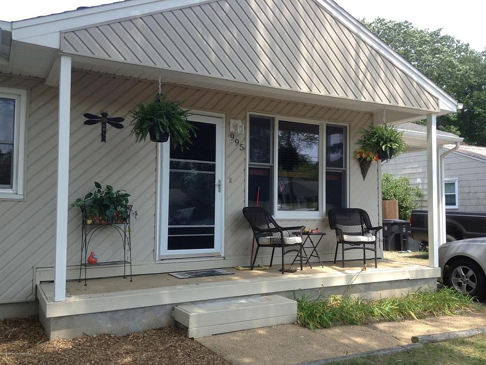 1st image of 995 McGuire Dr