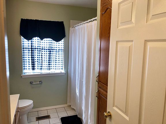 4th image of 114 Lee Cir