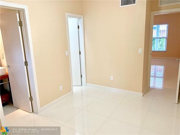 5th image of 1503 NE 4th Ct APT 4