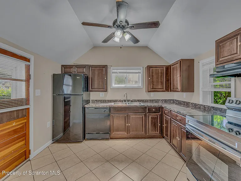 538 River St — Photo 2