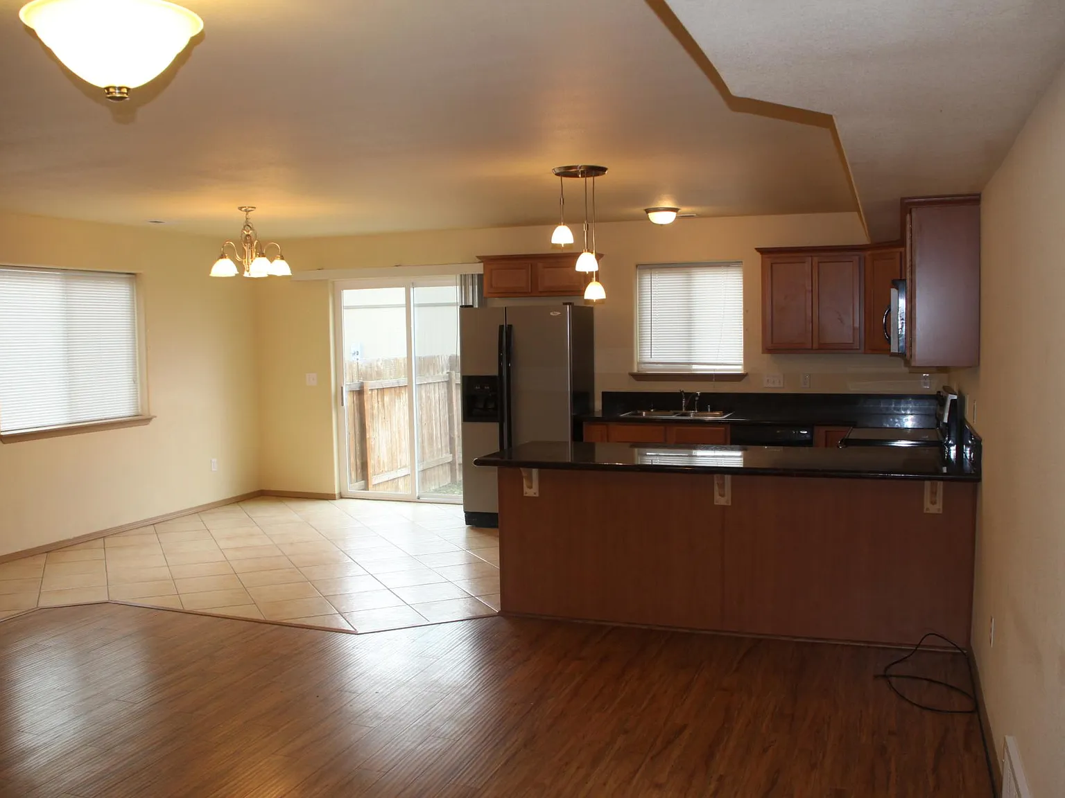 3 bed, 2.5 bath, 1800 sqft, $1,900 — Photo 3