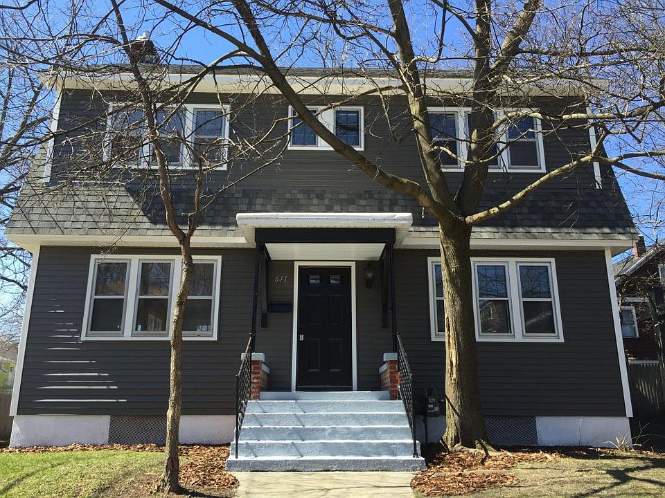 1st image of 611 Benjamin Ave SE
