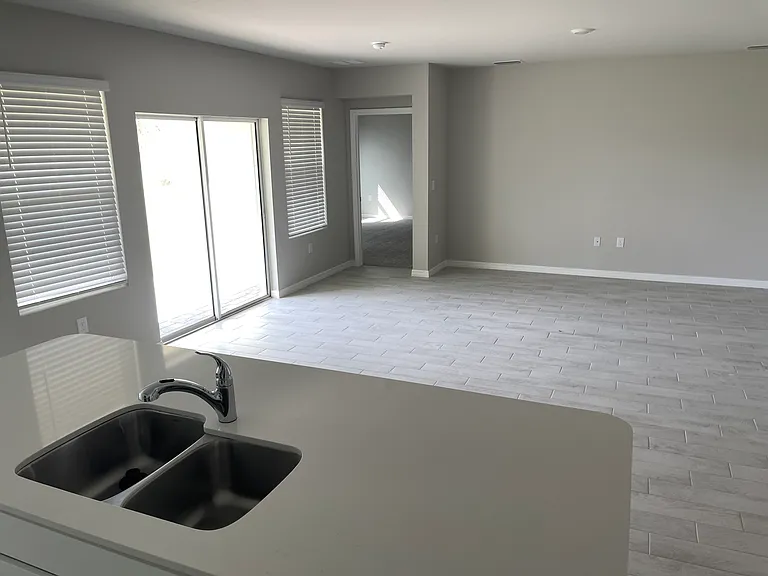 455 Londrina Dr — Photo 5