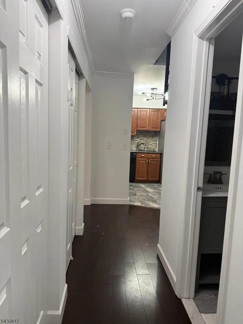1 bed, 1.0 bath, $2,200 — Photo 3