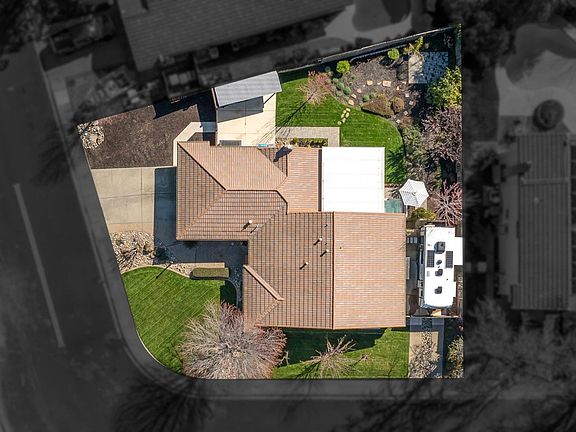 4th image of 155 Aurora Way