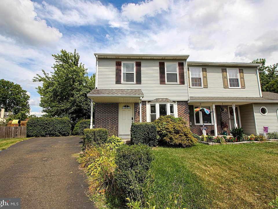 1st image of 28 Steeplechase Cir