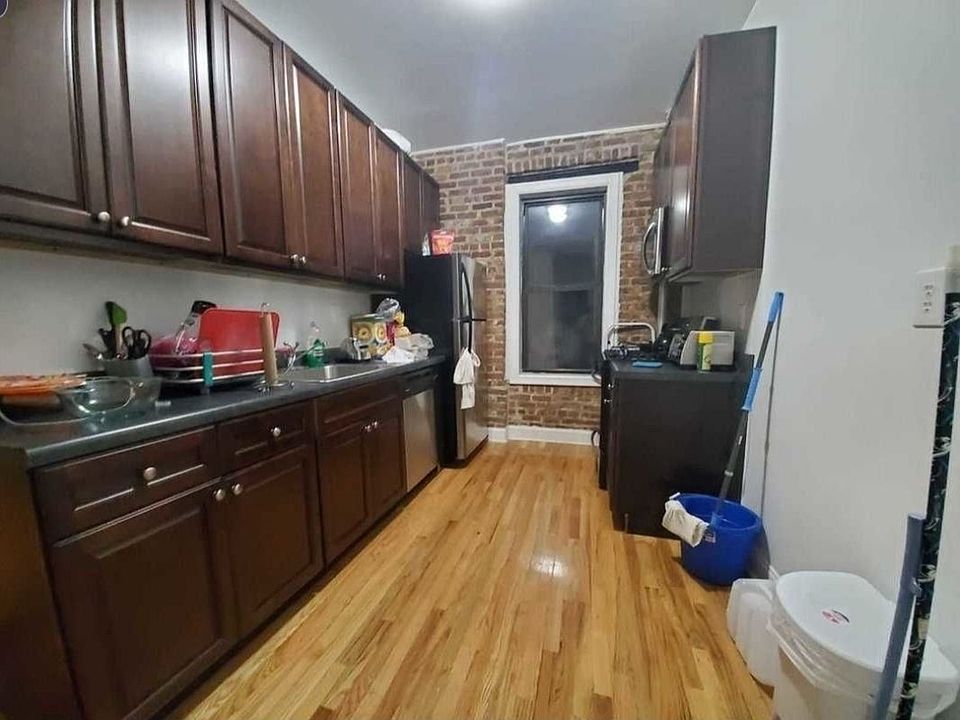 1st image of 29 E 17th St #2B