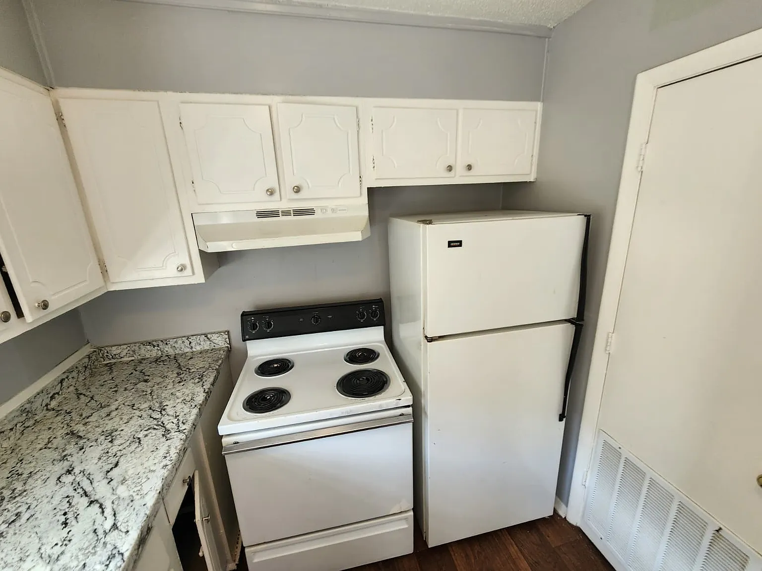 2 bed, 1.5 bath, $1,050 — Photo 4