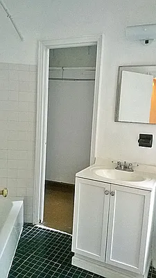 Rented by Voro, LLC | media 31