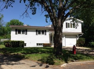 101 Wilshire Ct, Streamwood, IL 60107