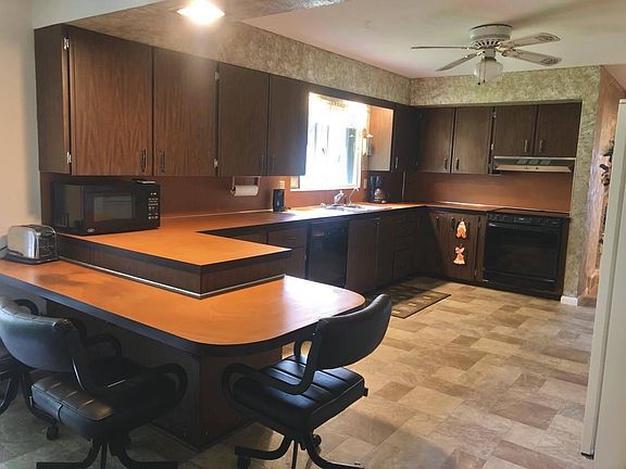 3rd image of 4696 Heinicke St