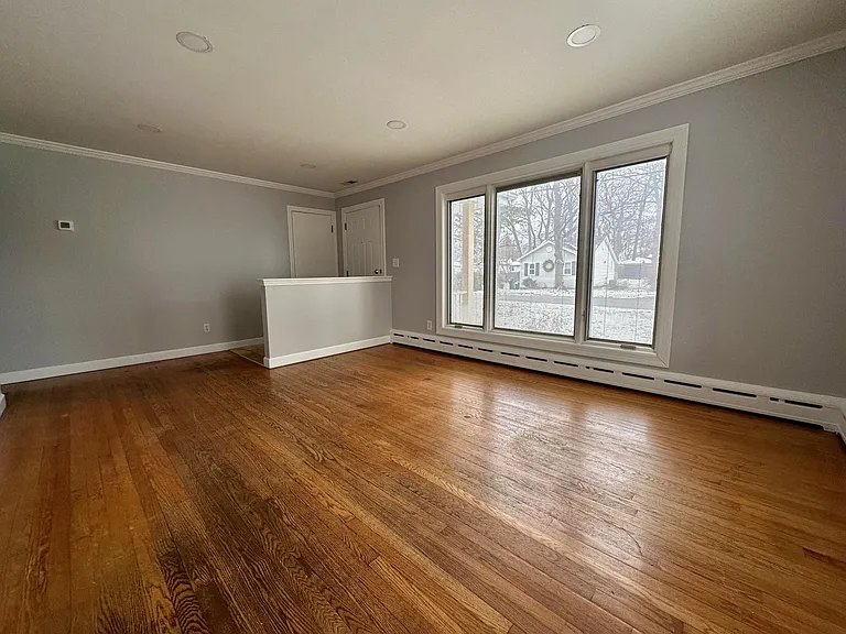 148 Augusta St — Photo 9