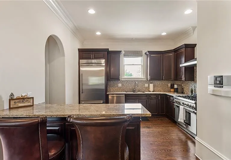 629 Boulevard NE — Photo 24