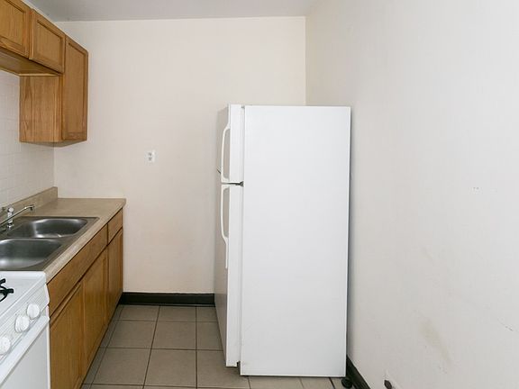 3rd image of 1211 W Elmdale Ave #5