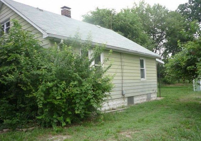 2nd image of 1815 Jerome Ln
